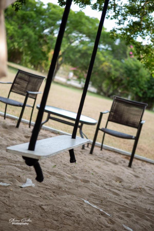 Treasure Beach Inn And Bar Ngoại thất bức ảnh