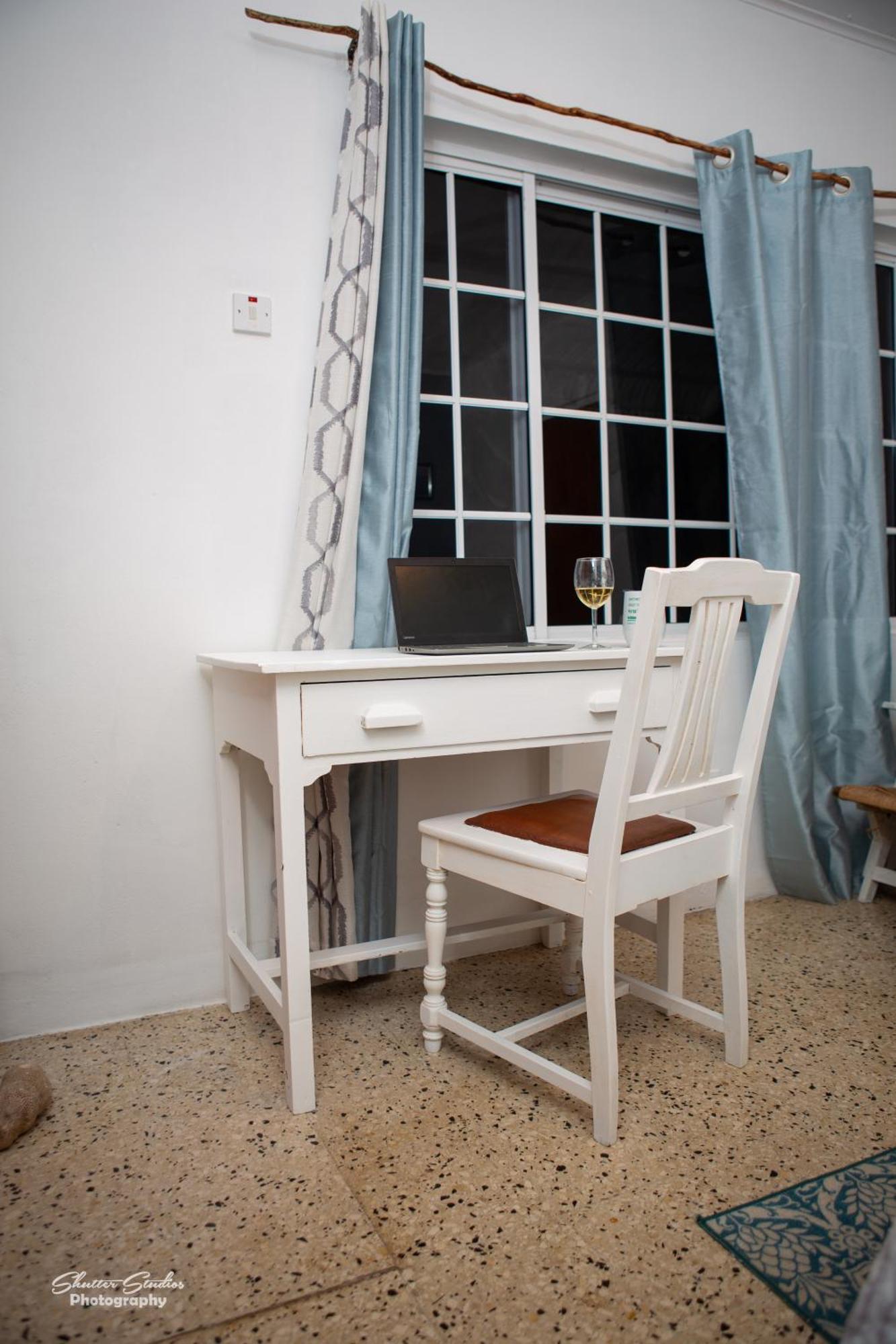 Treasure Beach Inn And Bar Ngoại thất bức ảnh